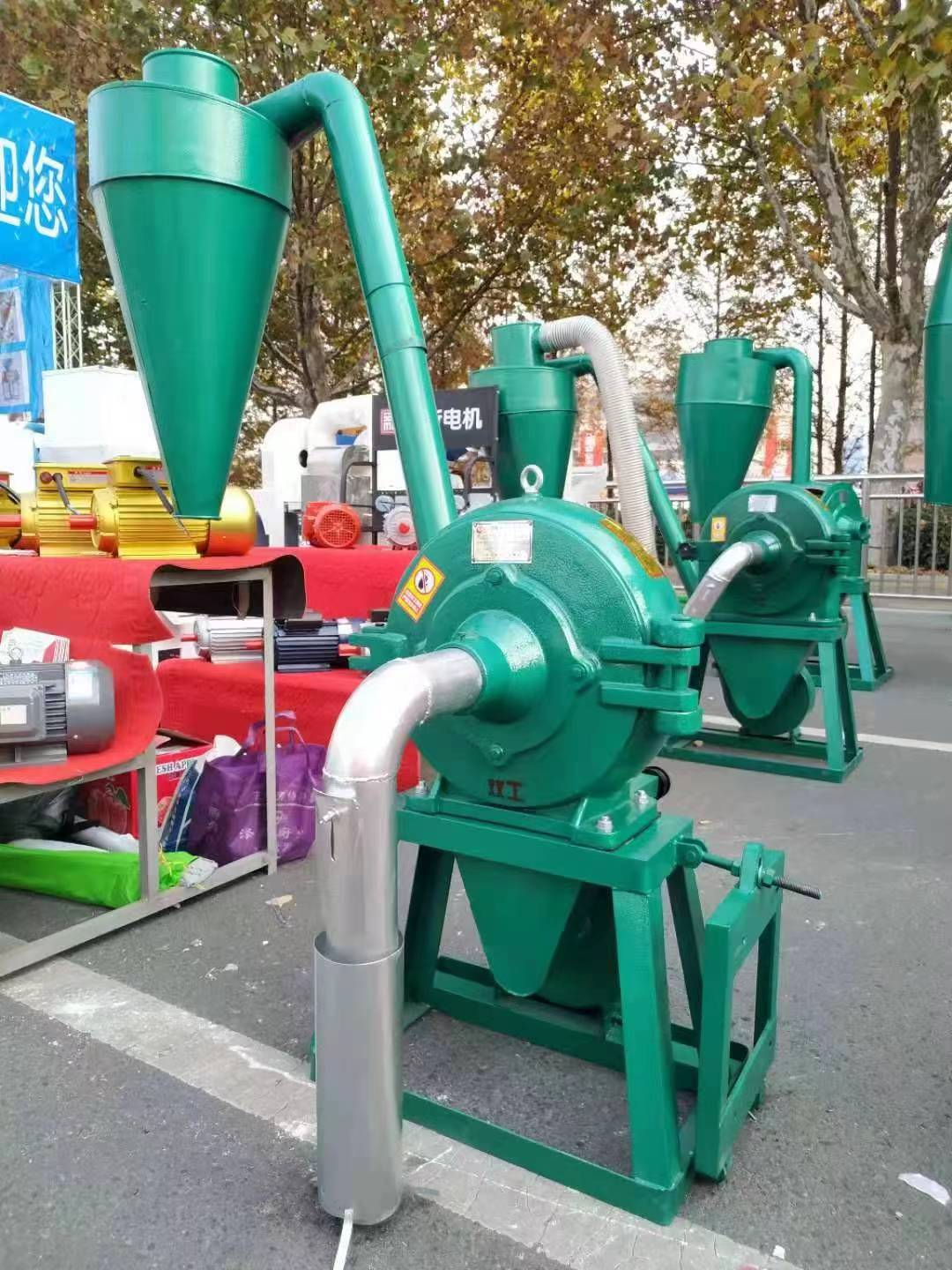 Self suction crusher machine